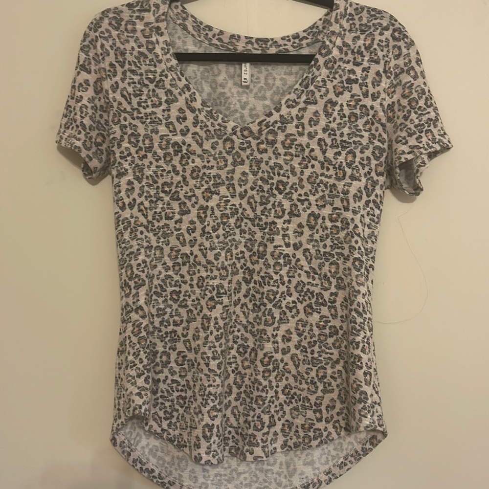 Z Supply V neck women’s top